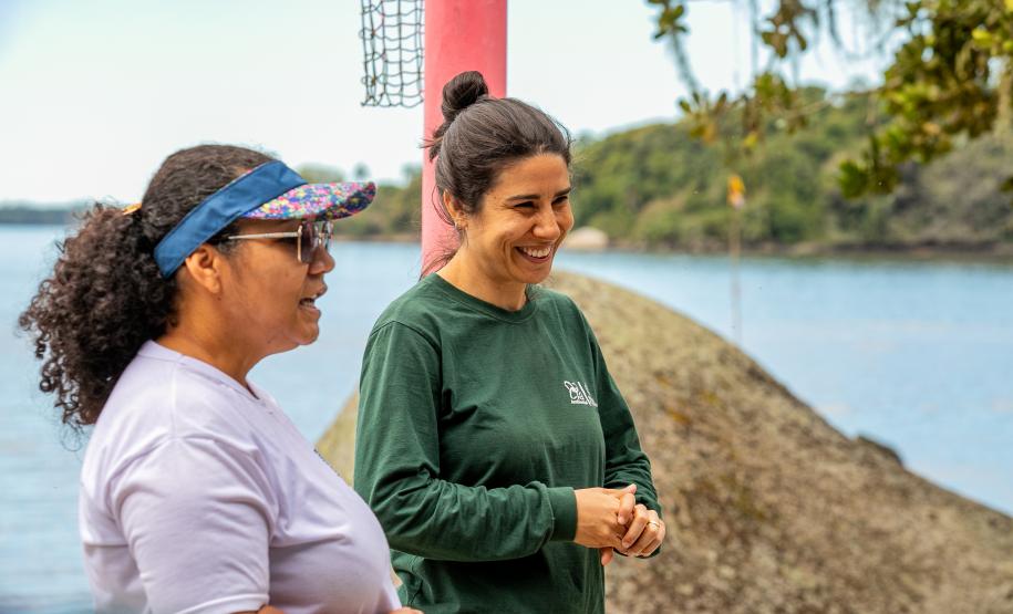Oficina de Pintura reúne comunidade e transforma escola da Ilha de Eufrasina
