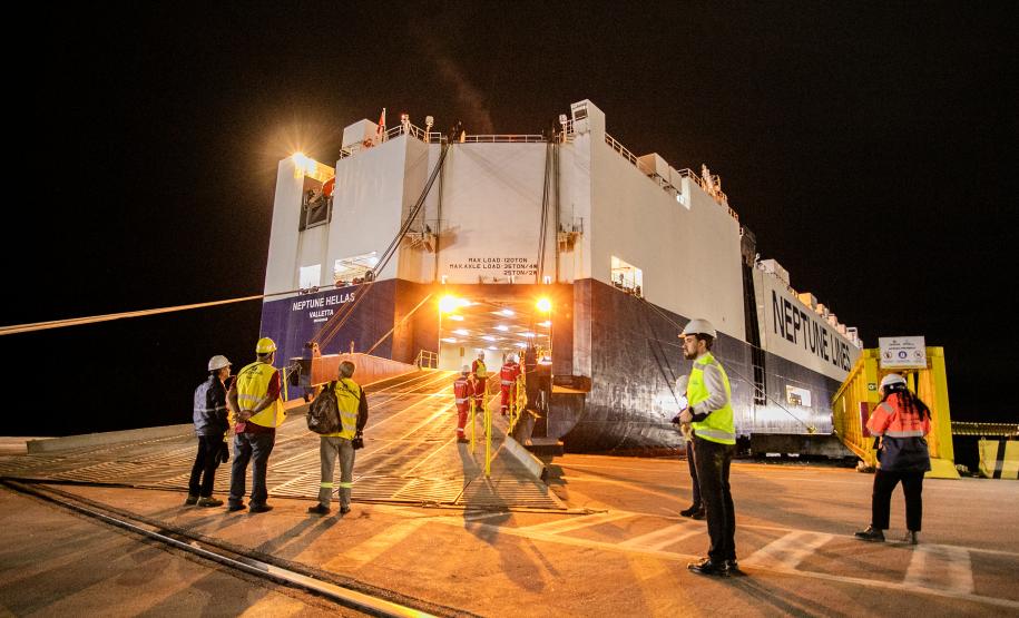 Porto de Paranaguá amplia linhas marítimas de veículos com chegada do Neptune Hellas