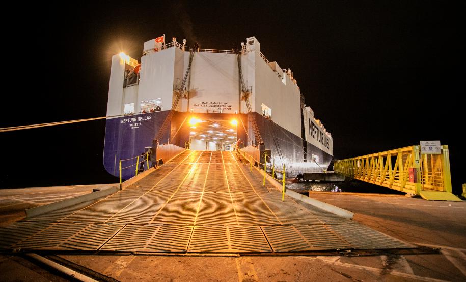 Porto de Paranaguá amplia linhas marítimas de veículos com chegada do Neptune Hellas