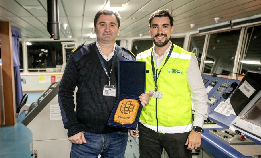 Porto de Paranaguá amplia linhas marítimas de veículos com chegada do Neptune Hellas