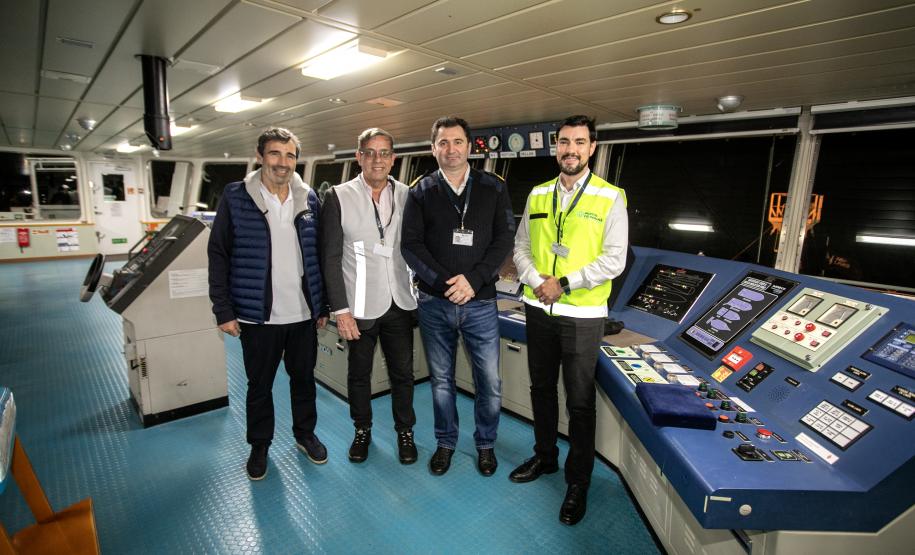 Porto de Paranaguá amplia linhas marítimas de veículos com chegada do Neptune Hellas