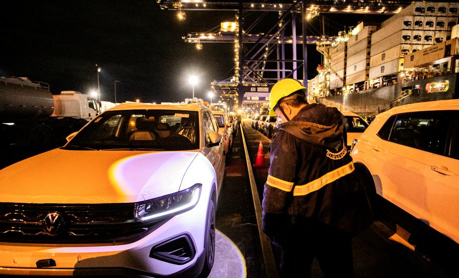 Porto de Paranaguá amplia linhas marítimas de veículos com chegada do Neptune Hellas