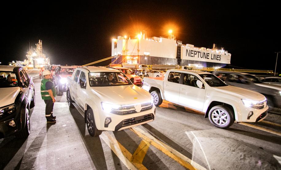 Porto de Paranaguá amplia linhas marítimas de veículos com chegada do Neptune Hellas