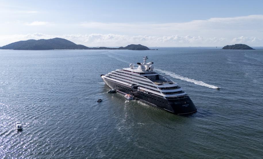 Litoral do Paraná recebe cruzeiro de luxo com passageiros da Europa e EUA