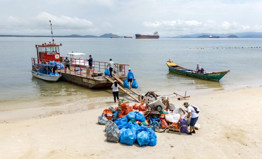 Mutirão de Limpeza das Praias da Ilha do Mel recolhe quase 11 toneladas de resíduos