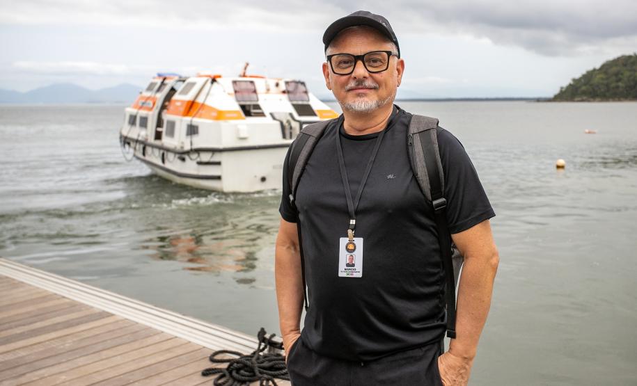 Portos do Paraná reforça turismo internacional com chegada de cruzeiro à Ilha do Mel