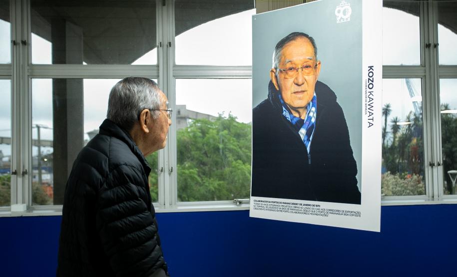 Porto de Paranaguá celebra 90 anos com exposição fotográfica dos colaboradores