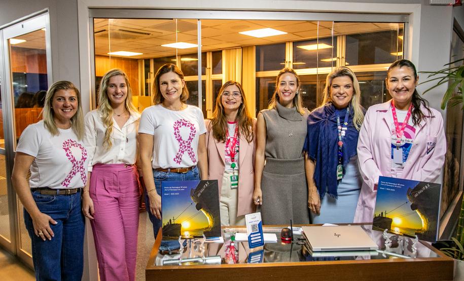 Porto de Paranaguá celebra 90 anos com exposição fotográfica dos colaboradores