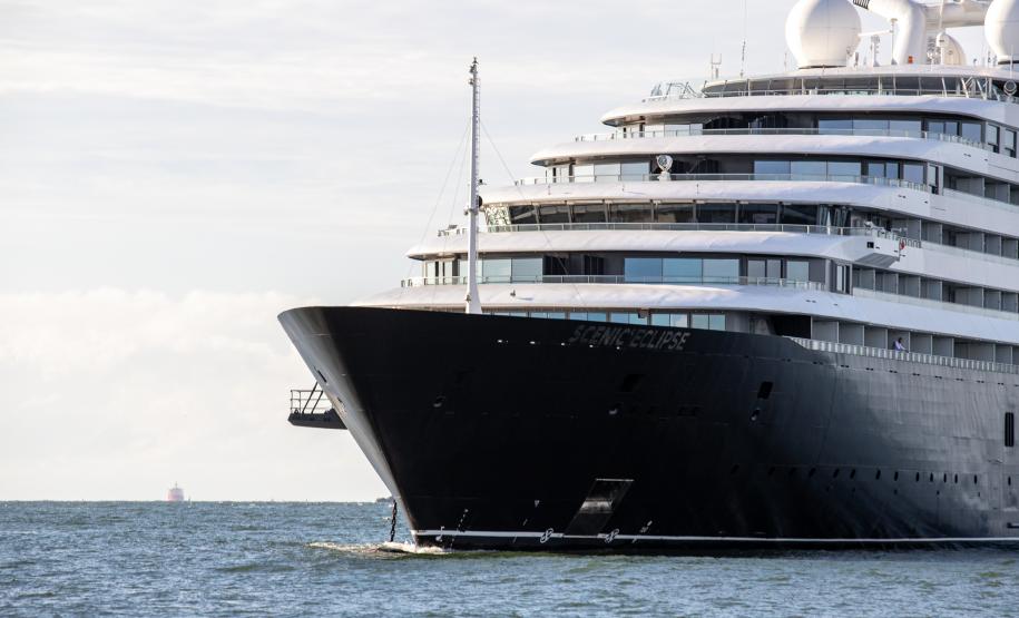 Litoral do Paraná recebe cruzeiro de luxo com passageiros da Europa e EUA