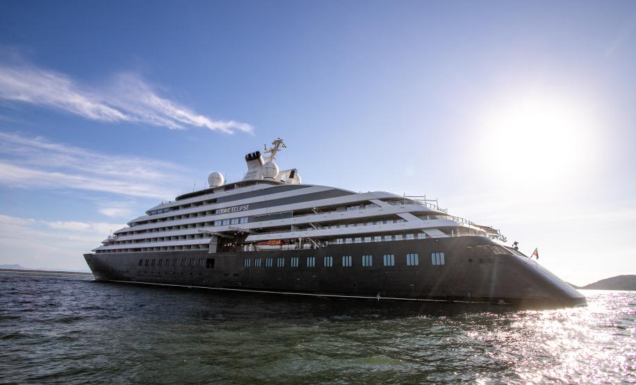 Litoral do Paraná recebe cruzeiro de luxo com passageiros da Europa e EUA