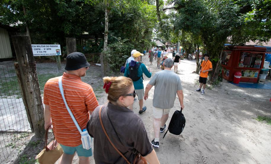 Litoral do Paraná recebe cruzeiro de luxo com passageiros da Europa e EUA