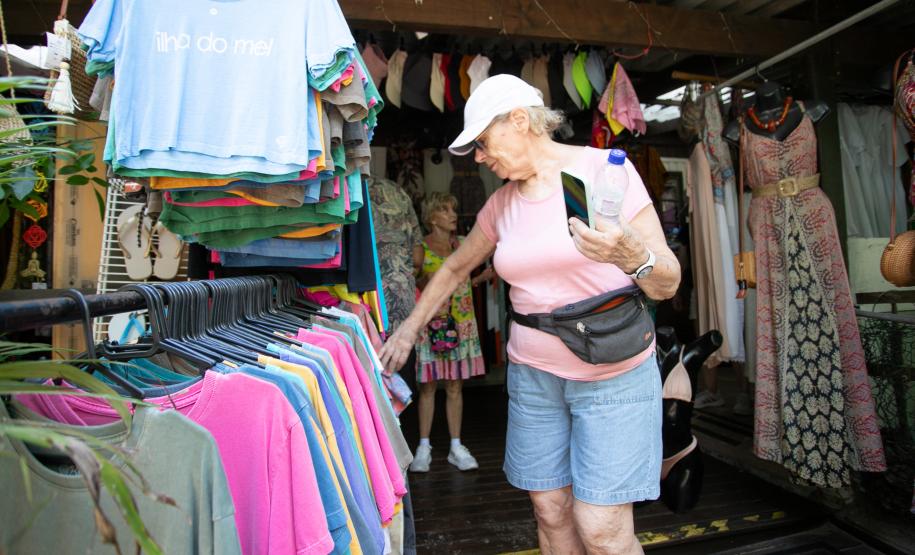 Litoral do Paraná recebe cruzeiro de luxo com passageiros da Europa e EUA