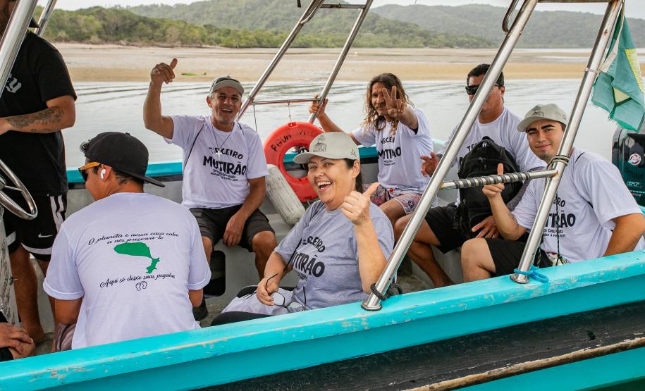 Mutirão de Limpeza das Praias da Ilha do Mel recolhe quase 11 toneladas de resíduos