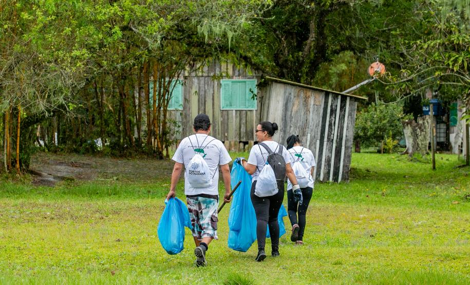 Mutirão de Limpeza das Praias da Ilha do Mel recolhe quase 11 toneladas de resíduos