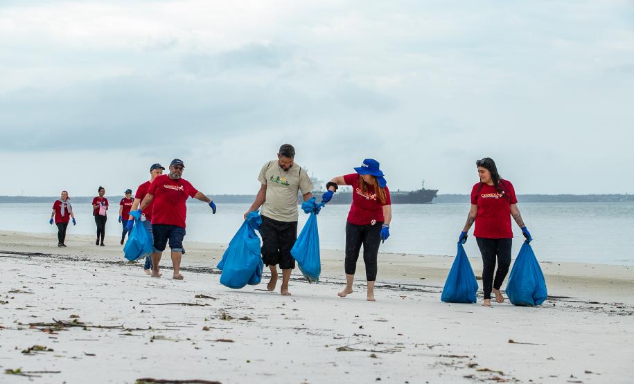 Mutirão de Limpeza das Praias da Ilha do Mel recolhe quase 11 toneladas de resíduos
