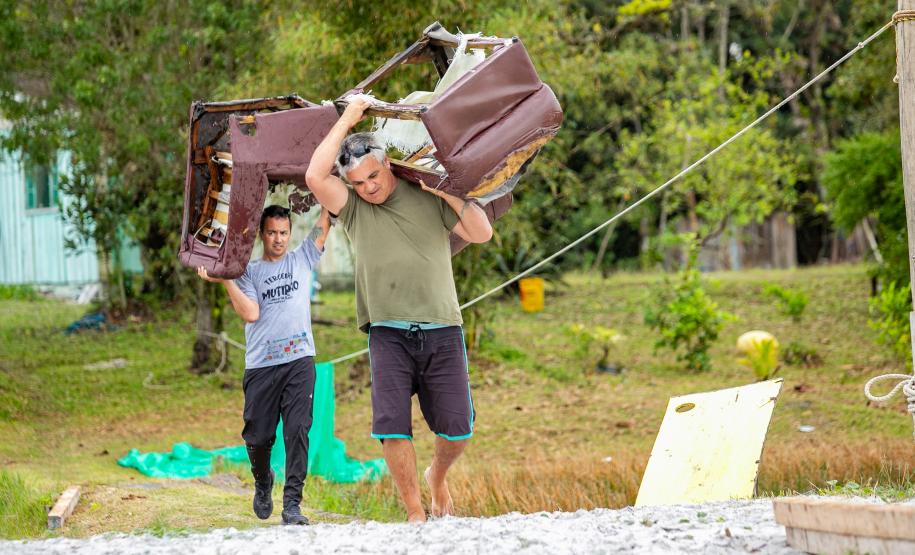 Mutirão de Limpeza das Praias da Ilha do Mel recolhe quase 11 toneladas de resíduos