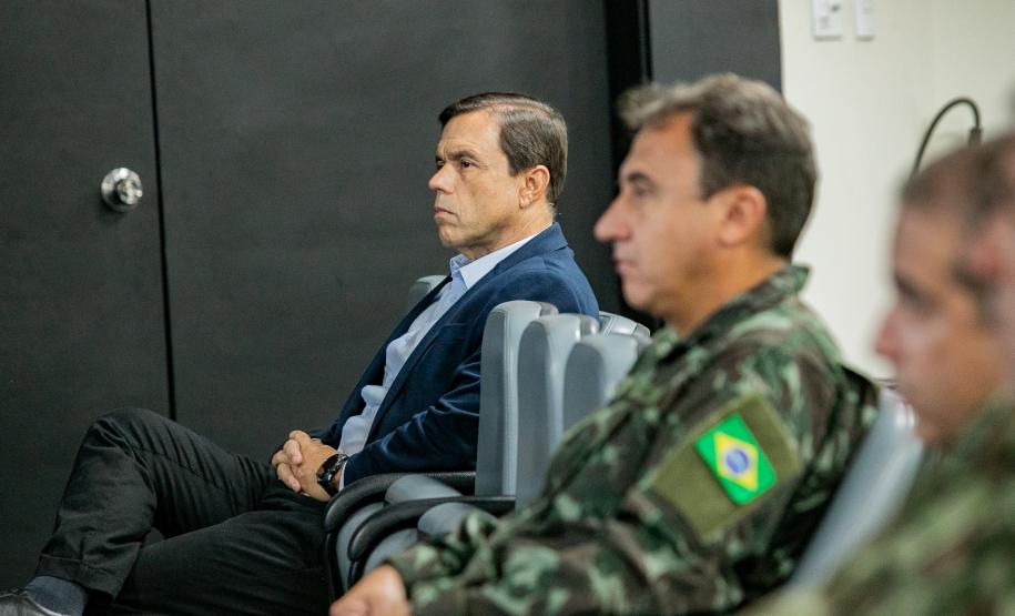 Coronéis do curso de alta administração do Exército visitam o Porto de Paranaguá