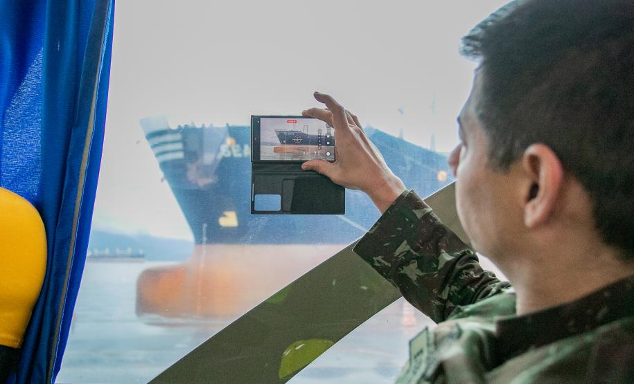 Coronéis do curso de alta administração do Exército visitam o Porto de Paranaguá