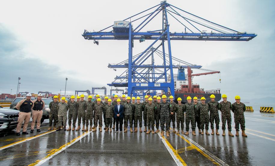 Coronéis do curso de alta administração do Exército visitam o Porto de ParanaguáCoronéis do curso de alta administração do Exército visitam o Porto de Paranaguá