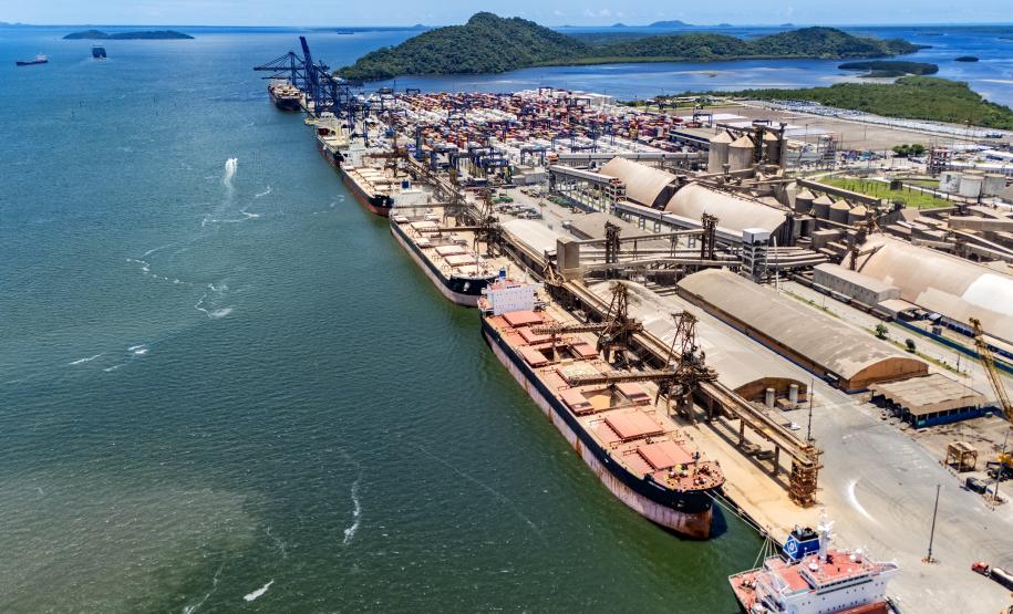 Movimentação nos portos paranaenses avança e soma 61,2 milhões de toneladas até outubro