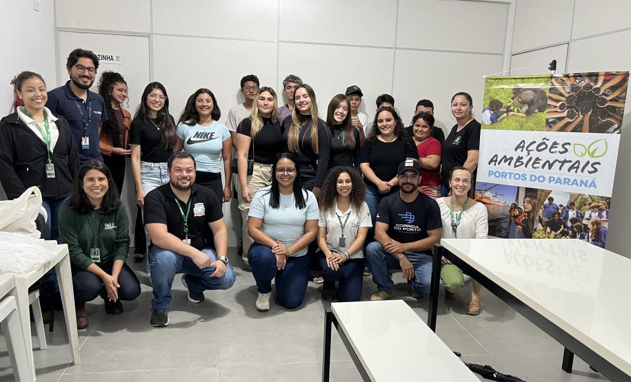 Adolescentes da Ilha dos Valadares concluem curso de informática da Portos do Paraná