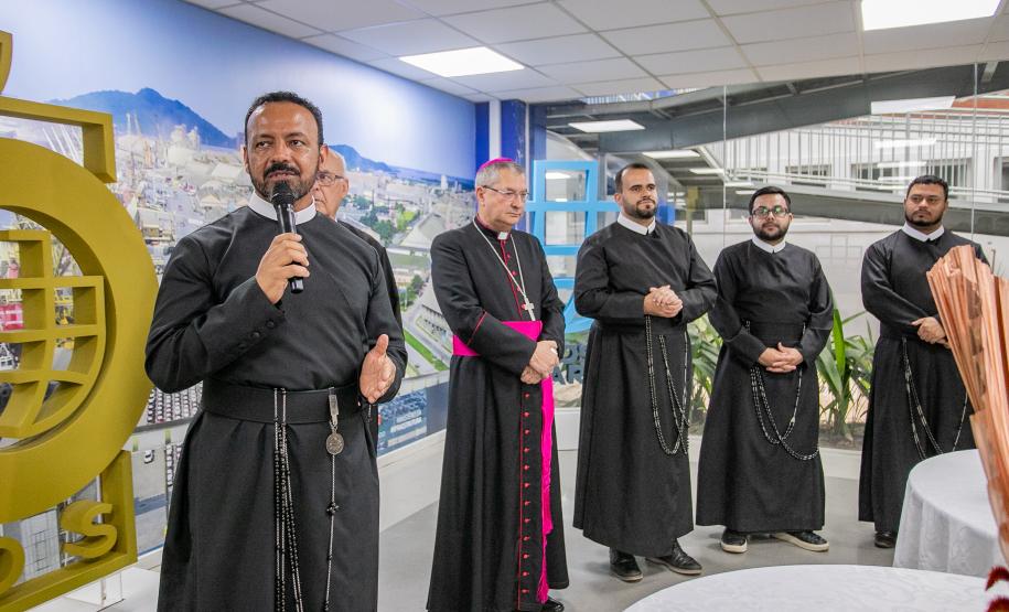 Imagem de Nossa Senhora do Rocio é recebida com homenagens no Porto de Paranaguá