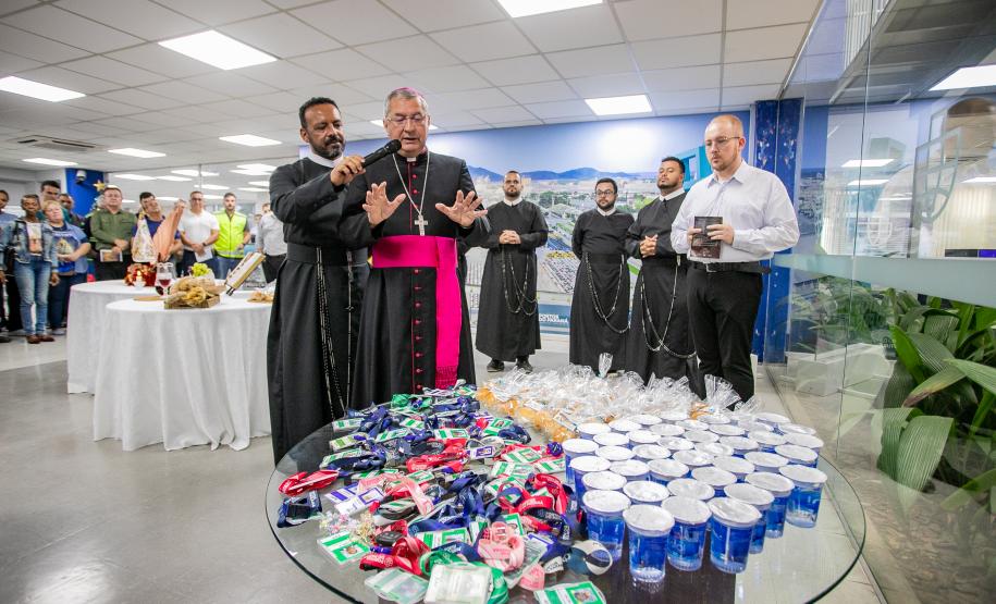 Imagem de Nossa Senhora do Rocio é recebida com homenagens no Porto de Paranaguá