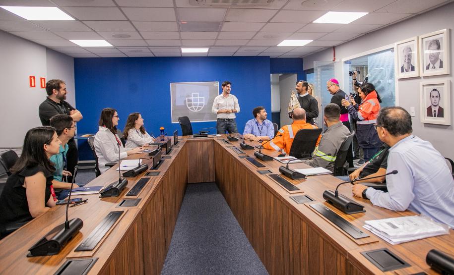 Imagem de Nossa Senhora do Rocio é recebida com homenagens no Porto de Paranaguá