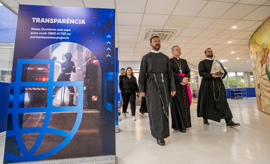Imagem de Nossa Senhora do Rocio é recebida com homenagens no Porto de Paranaguá