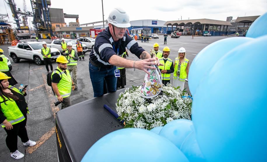 Imagem de Nossa Senhora do Rocio é recebida com homenagens no Porto de Paranaguá