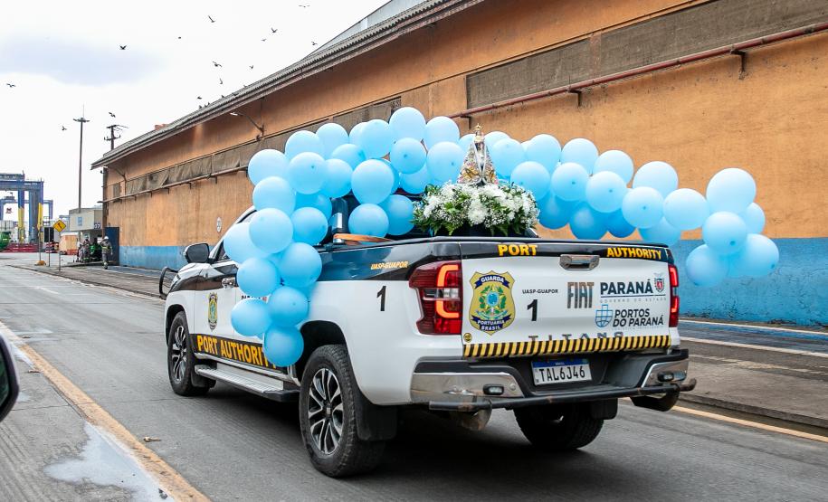 Imagem de Nossa Senhora do Rocio é recebida com homenagens no Porto de Paranaguá