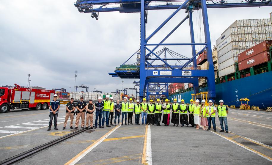 Imagem de Nossa Senhora do Rocio é recebida com homenagens no Porto de Paranaguá