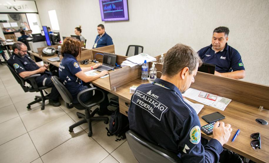 Cães farejadores apoiam Operação Faro no Pátio de Triagem da Portos do Paraná