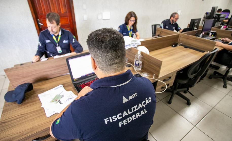 Cães farejadores apoiam Operação Faro no Pátio de Triagem da Portos do Paraná