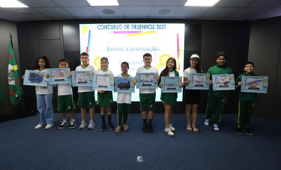 Porto Escola completa 10 anos e premia alunos com passeio pela Baía de Paranaguá