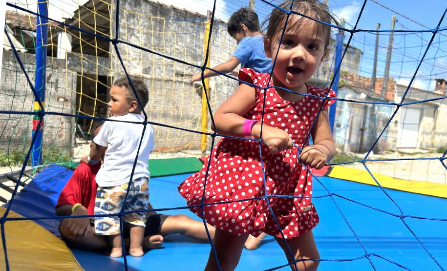 Natal Solidário da Portos do Paraná leva alegria a centenas de crianças em Paranaguá
