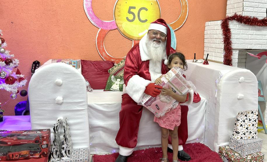 Natal Solidário da Portos do Paraná leva alegria a centenas de crianças em Paranaguá