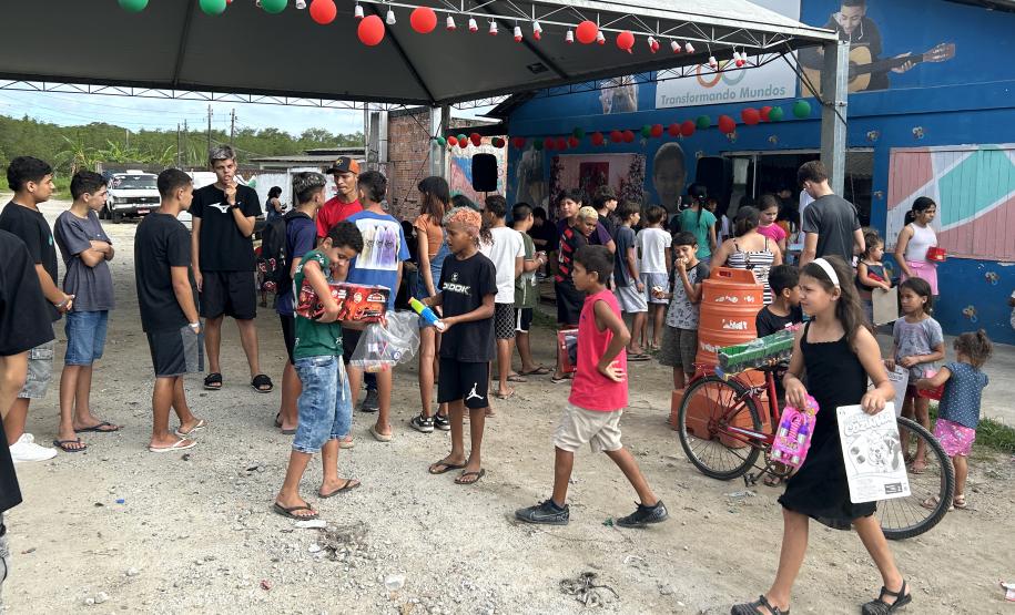 Natal Solidário da Portos do Paraná leva alegria a centenas de crianças em Paranaguá
