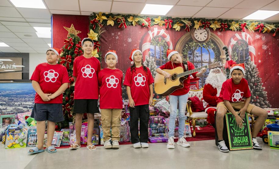 Natal Solidário da Portos do Paraná entrega brinquedos arrecadados pela comunidade portuária