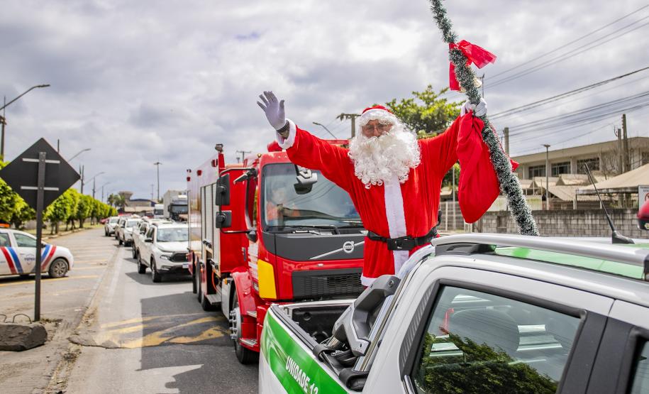 Natal Solidário da Portos do Paraná entrega brinquedos arrecadados pela comunidade portuária