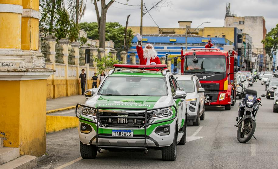 Natal Solidário da Portos do Paraná entrega brinquedos arrecadados pela comunidade portuária