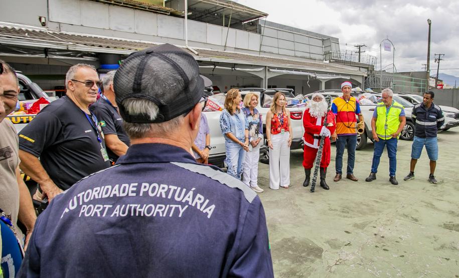 Natal Solidário da Portos do Paraná entrega brinquedos arrecadados pela comunidade portuária
