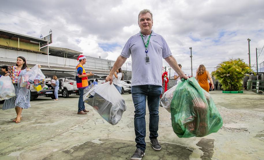 Natal Solidário da Portos do Paraná entrega brinquedos arrecadados pela comunidade portuária