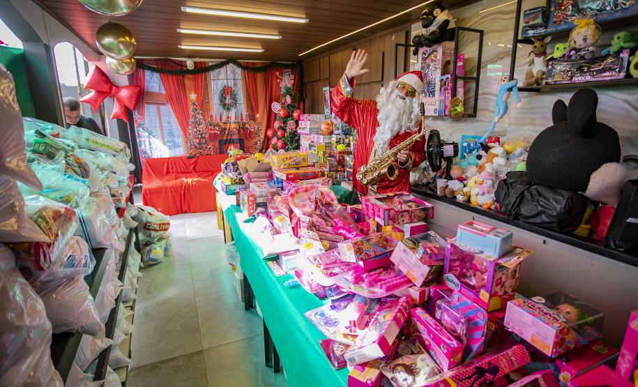 Natal Solidário da Portos do Paraná leva alegria a centenas de crianças em Paranaguá