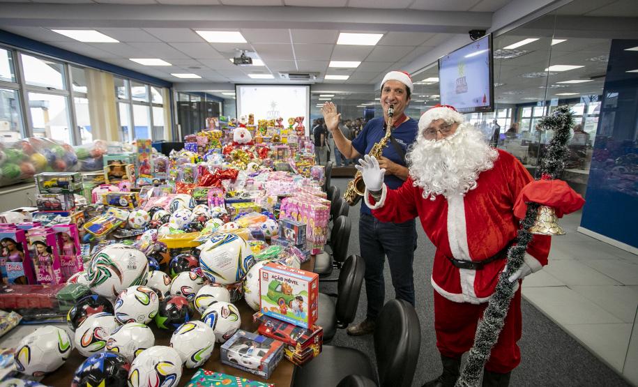 Ação Natal Solidário reúne empresas, colaboradores e comunidade para arrecadar brinquedos