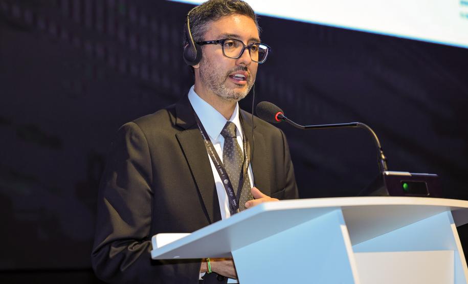 Portos do Paraná destaca avanços regulatórios e modernização em congresso internacional