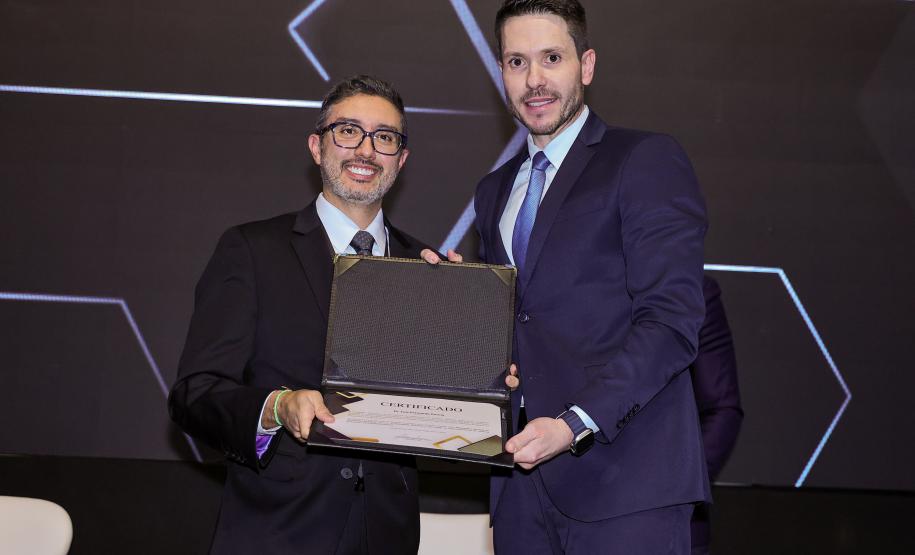 Portos do Paraná destaca avanços regulatórios e modernização em congresso internacional