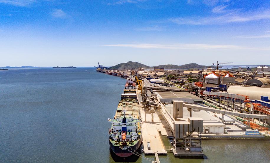 Portos paranaenses lideram movimentação entre os maiores do Brasil em 2025