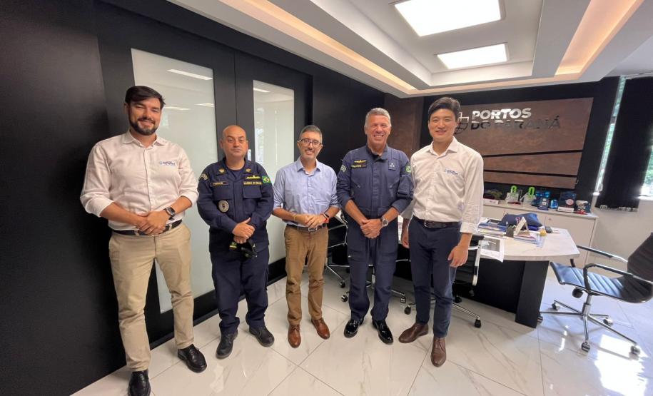 Navios-Patrulha da Marinha fazem parada estratégica no Porto de Paranaguá