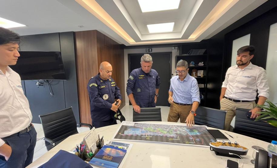 Navios-Patrulha da Marinha fazem parada estratégica no Porto de Paranaguá